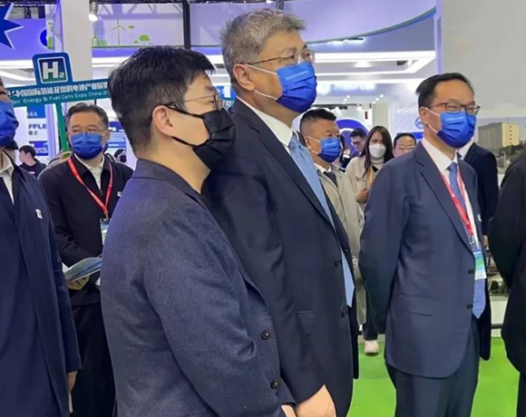 中国氢能联盟理事长、国家能源集团董事长刘国跃亲临青骐骥展台