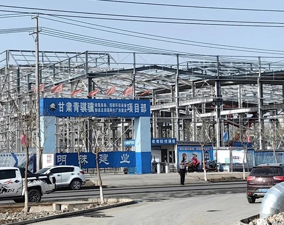 闫巍董事长赴甘肃氢能基地厂区建设工地视察